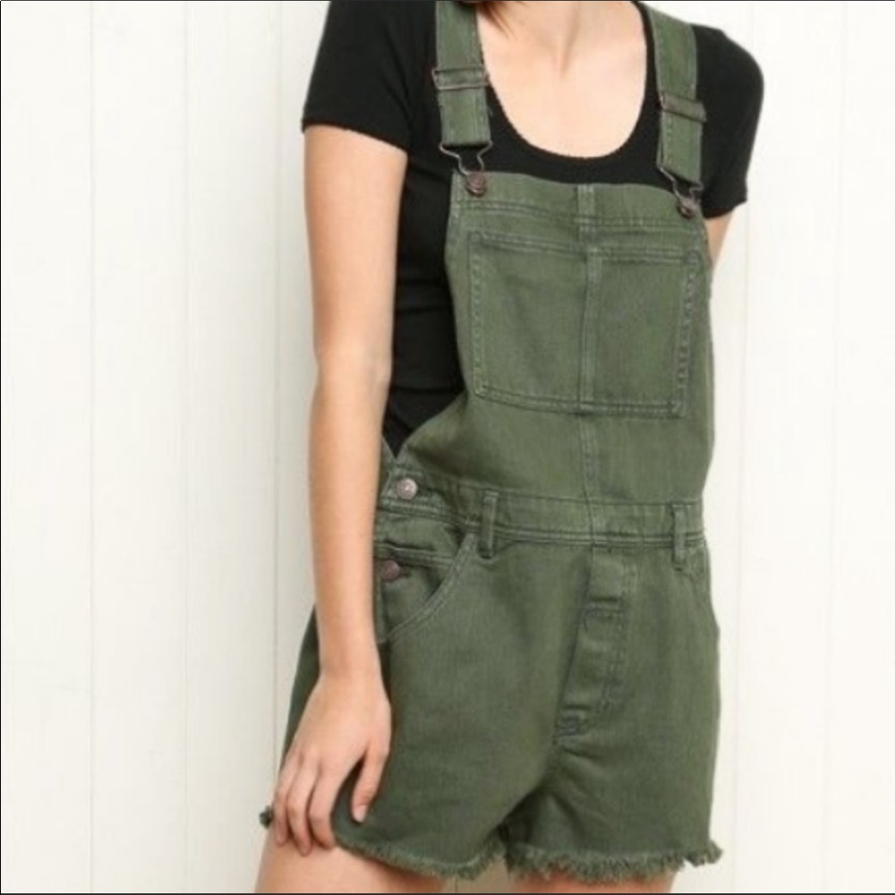 Brandy Melville Olive Green Frayed Shortalls Jumper Bibs Women’s Size Medium
